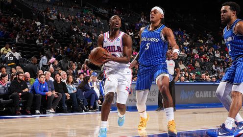 季前赛-小卡特20+13 马克西单节17分 魔术轻取76人